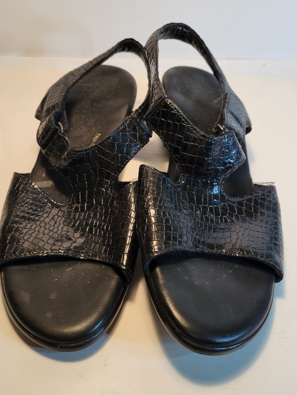 SAS Black Croc-Textured Slingback Sandals Sz 9.5